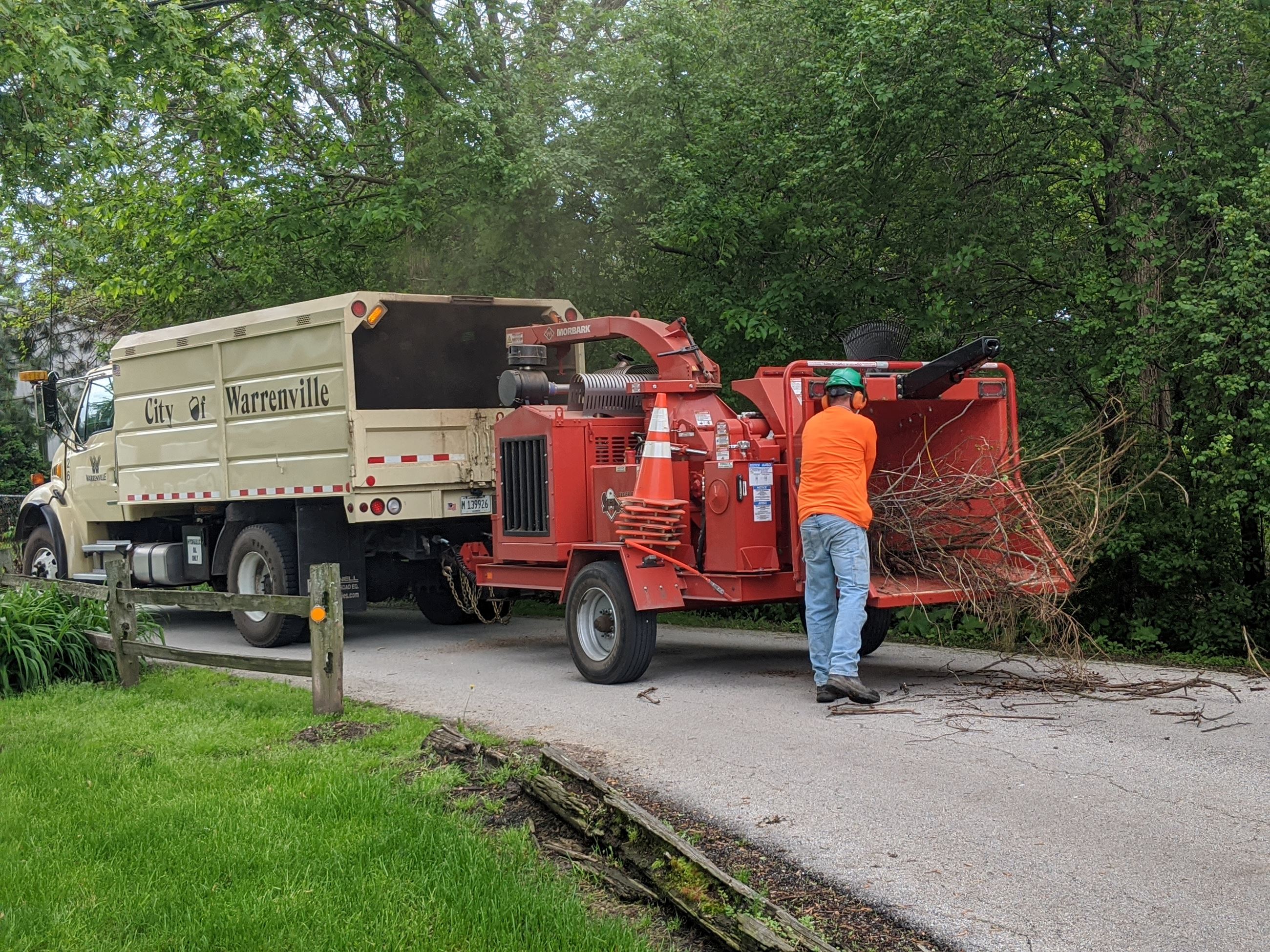 Image of Brush getting loaded into chipper truck